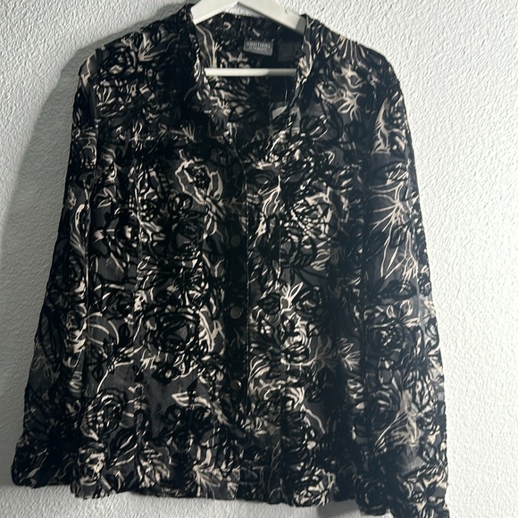 Chico's BELLA  burnout Parisian button down top size 2-M  goth, whimsical - Picture 4 of 10